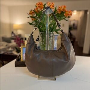 🤎 QUINCE BROWN PEPPLED LEATHER HOBO BAG!